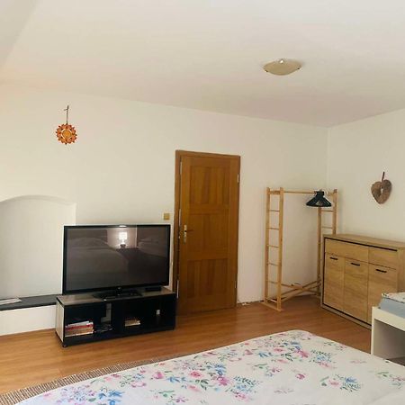 Apartman U Slunecnice Husinetz Exteriör bild